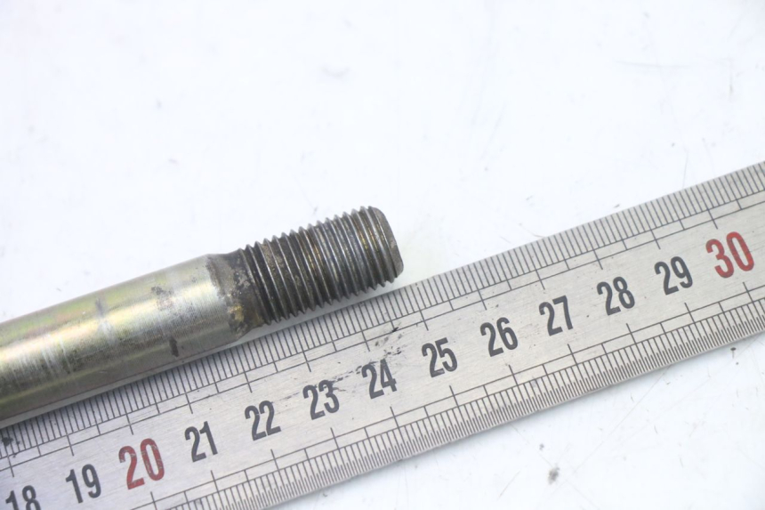 photo de AXE ROUE AVANT HYOSUNG GV AQUILA 125 (2000 - 2009) - Autre angle de vue