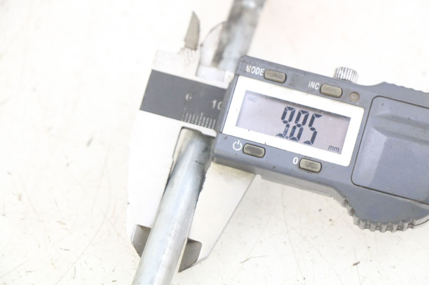 photo de AXE ROUE AVANT MBK BOOSTER SPIRIT 50 (1999 - 2003) - Détail de la pièce