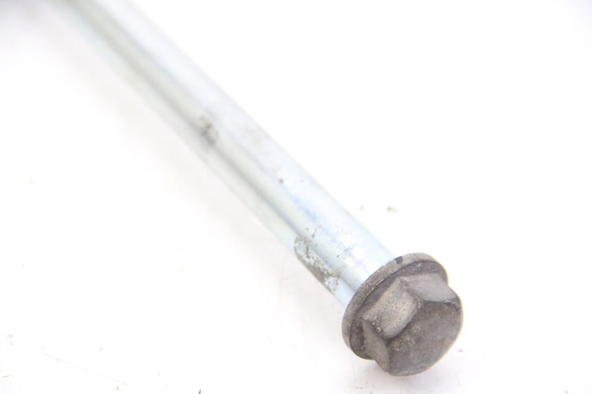 photo de AXE ROUE AVANT DERBI BOULEVARD 50 (2009 - 2006) - Autre angle de vue