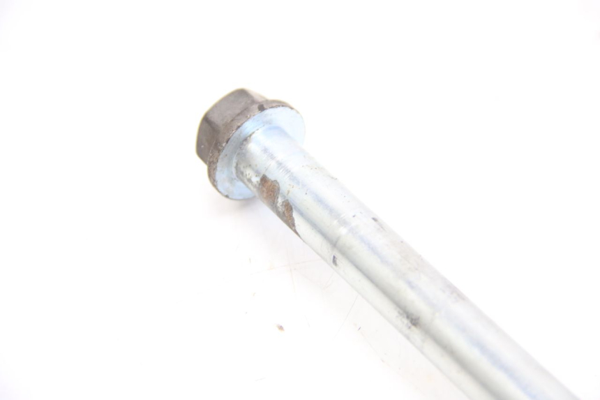 photo de AXE ROUE AVANT DERBI BOULEVARD 50 (2009 - 2006) - Gros plan technique