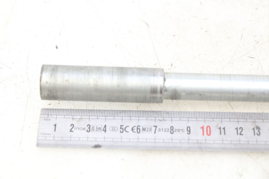 photo de AXE ROUE AVANT SUZUKI BURGMAN 650 (2002 - 2004) - Autre angle de vue