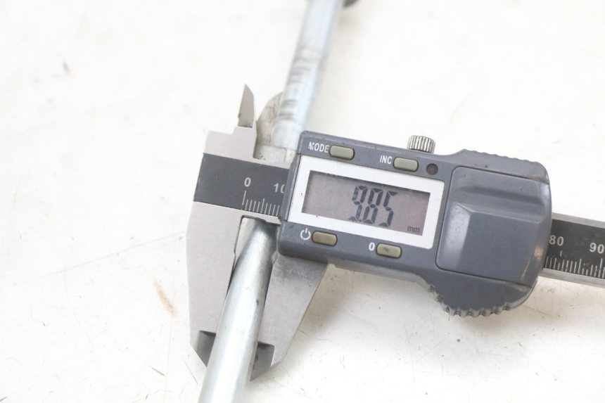 photo de AXE ROUE AVANT YAMAHA BW'S 50 (2004 - 2017) - Autre angle de vue