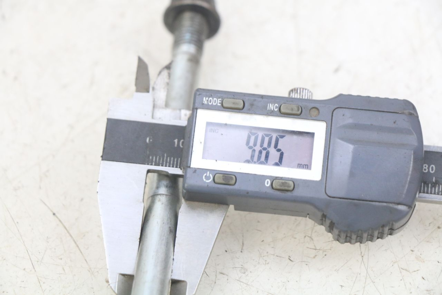 photo de AXE ROUE AVANT YAMAHA BW'S EASY 50 (2013 - 2016) - Zoom état d’usage