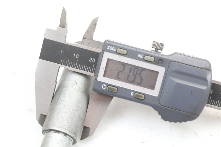 photo de AXE ROUE AVANT BMW C1 125 (2000 - 2003) - Autre angle de vue