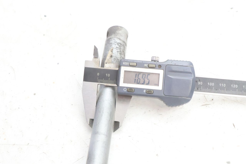 photo de AXE ROUE AVANT BMW C1 125 (2000 - 2003) - Vue d’ensemble