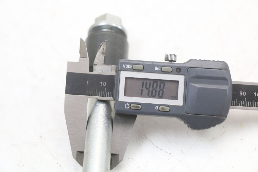 photo de AXE ROUE AVANT ARCHIVE CAFE RACER 4T 50 (2019 - 2024) - Autre angle de vue