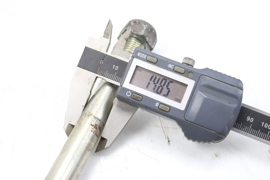 photo de AXE ROUE AVANT PEUGEOT CITYSTAR 50 (2013 - 2017) - Zoom état d’usage