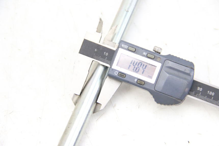 photo de AXE ROUE AVANT PEUGEOT CITYSTAR 50 (2013 - 2017) - Zoom état d’usage