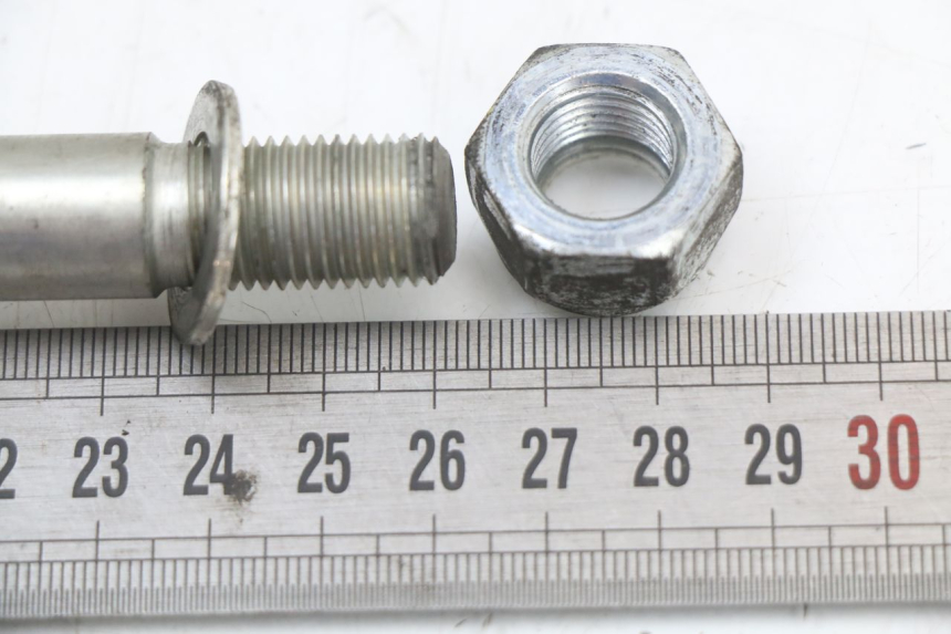 photo de AXE ROUE AVANT PEUGEOT CITYSTAR 50 (2013 - 2017) - Zoom état d’usage