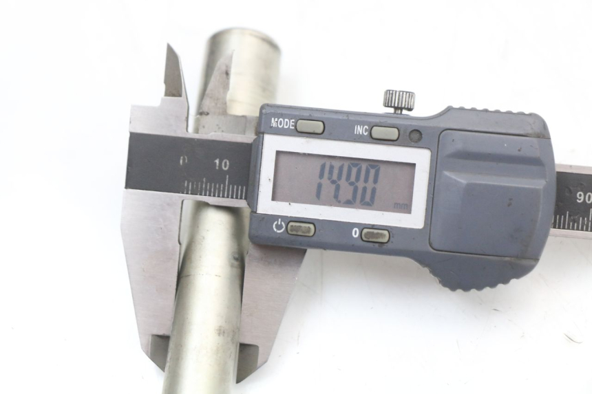 photo de AXE ROUE AVANT PEUGEOT CITYSTAR 50 (2013 - 2017) - Vue d’ensemble