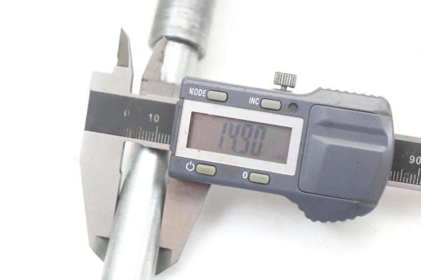 photo de AXE ROUE AVANT APRILIA CLASSIC 125 (1995 - 2001) - Vue d’ensemble