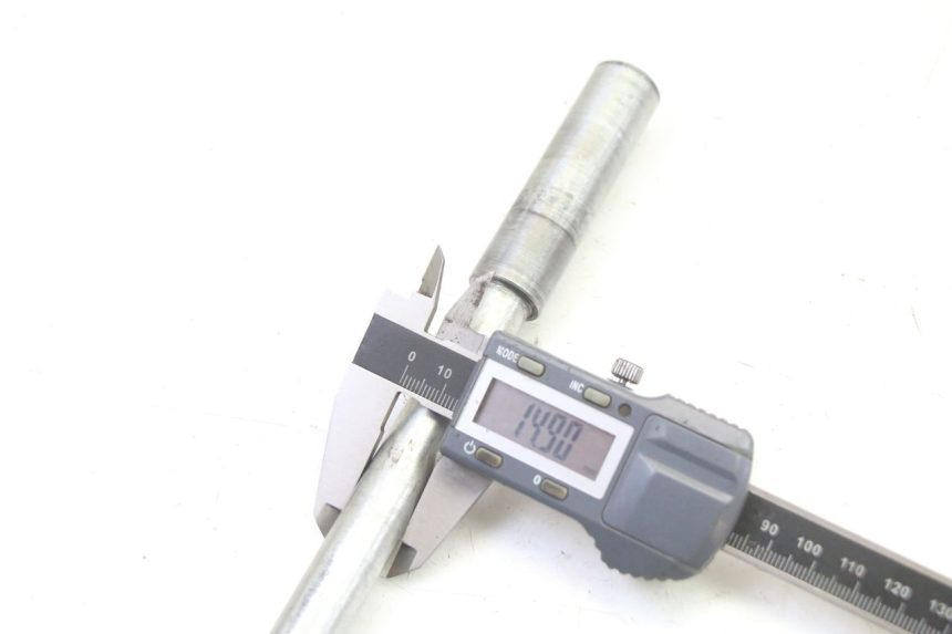 photo de AXE ROUE AVANT APRILIA CLASSIC 125 (1995 - 2001) - Vue d’ensemble