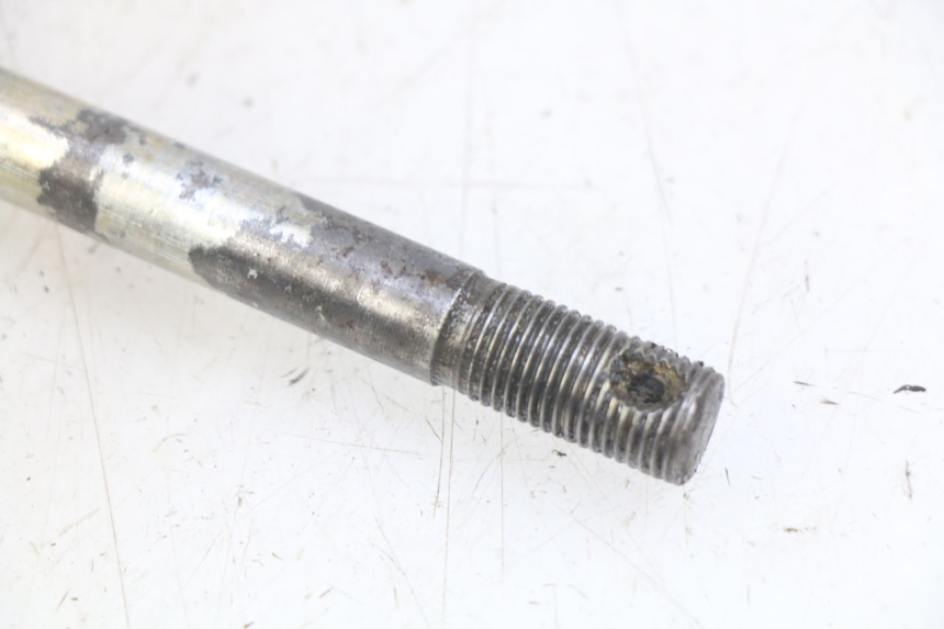 photo de AXE ROUE AVANT JIANSHE COYOTE 80 - Gros plan technique