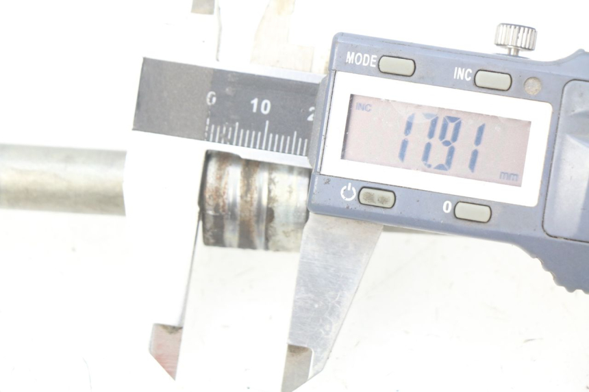 photo de AXE ROUE AVANT LONCIN DIRT BIKE 125 - Autre angle de vue