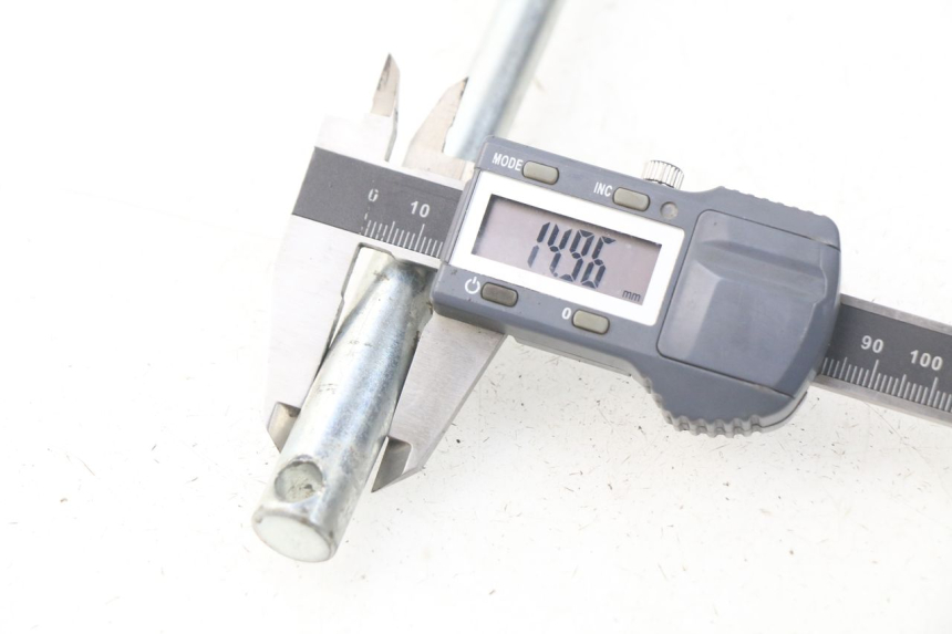 photo de AXE ROUE AVANT DERBI DIRT BOY 4T 50 - Zoom état d’usage