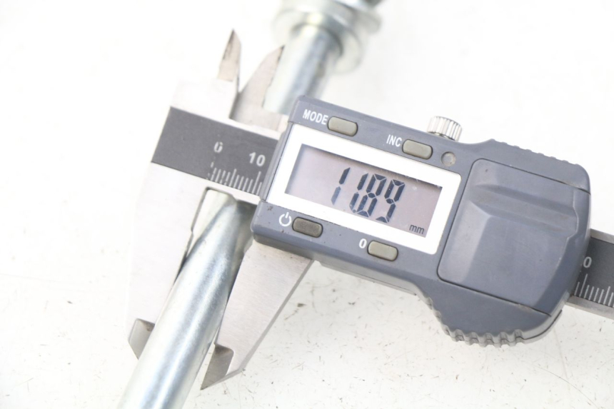 photo de AXE ROUE AVANT DERBI DIRT BOY 4T 50 - Autre angle de vue