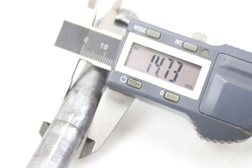 photo de AXE ROUE AVANT XTRM FACTORY DIRTBIKE BSE 150 - Zoom état d’usage