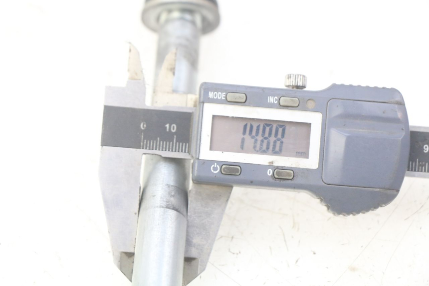 photo de AXE ROUE AVANT PEUGEOT DJANGO 2T 50 (2014 - 2019) - Autre angle de vue