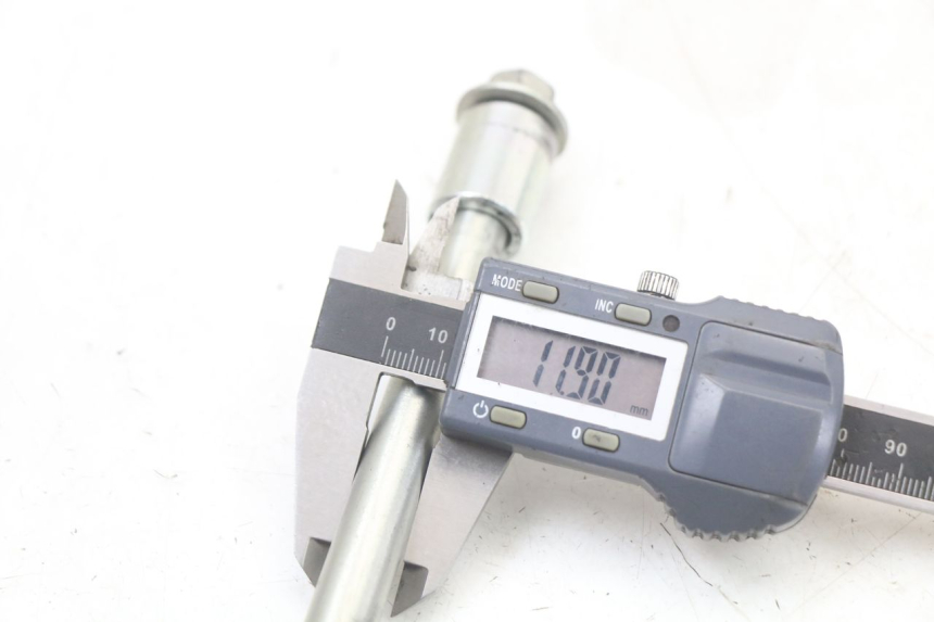 photo de AXE ROUE AVANT WAYSCRAL E-START 1 (2018 - 2022) - Gros plan technique