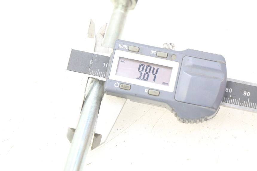 photo de AXE ROUE AVANT YAMAHA D'ELIGHT DELIGHT 115 (2013 - 2017) - Autre angle de vue