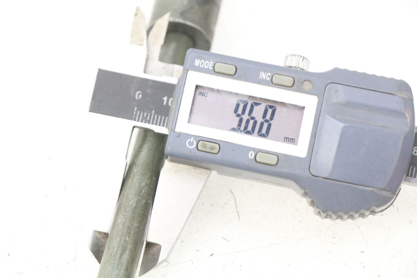 photo de AXE ROUE AVANT JM MOTORS EVOLIS 4T 50 (2018 - 2022) - Zoom état d’usage