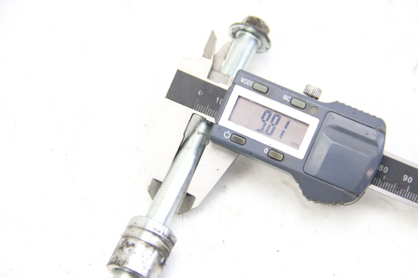 photo de AXE ROUE AVANT JM MOTORS EVOLIS 4T 50 (2018 - 2022) - Zoom état d’usage