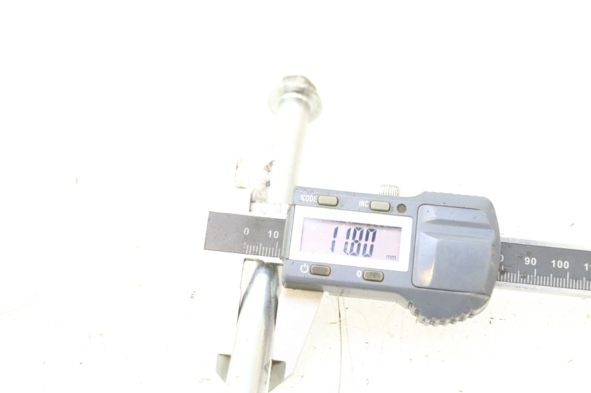 photo de AXE ROUE AVANT JM MOTORS F45i 4T 50 (2020 - 2023) - Gros plan technique
