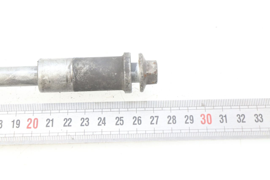 photo de AXE ROUE AVANT HONDA FES PANTHEON 2T 125 (1998 - 2002) - Détail de la pièce