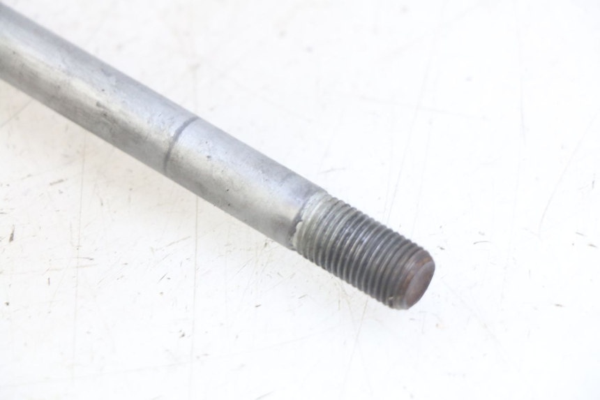 photo de AXE ROUE AVANT HONDA FES PANTHEON 2T 125 (1998 - 2002) - Vue d’ensemble