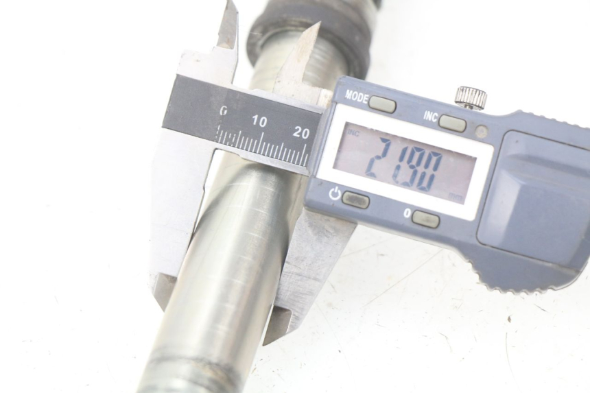 photo de AXE ROUE AVANT YAMAHA FJR ABS 1300 (2016 - 2020) - Détail de la pièce