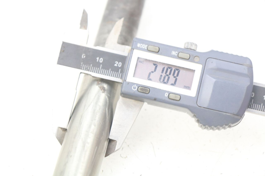 photo de AXE ROUE AVANT YAMAHA FJR ABS 1300 (2006 - 2012) - Détail de la pièce