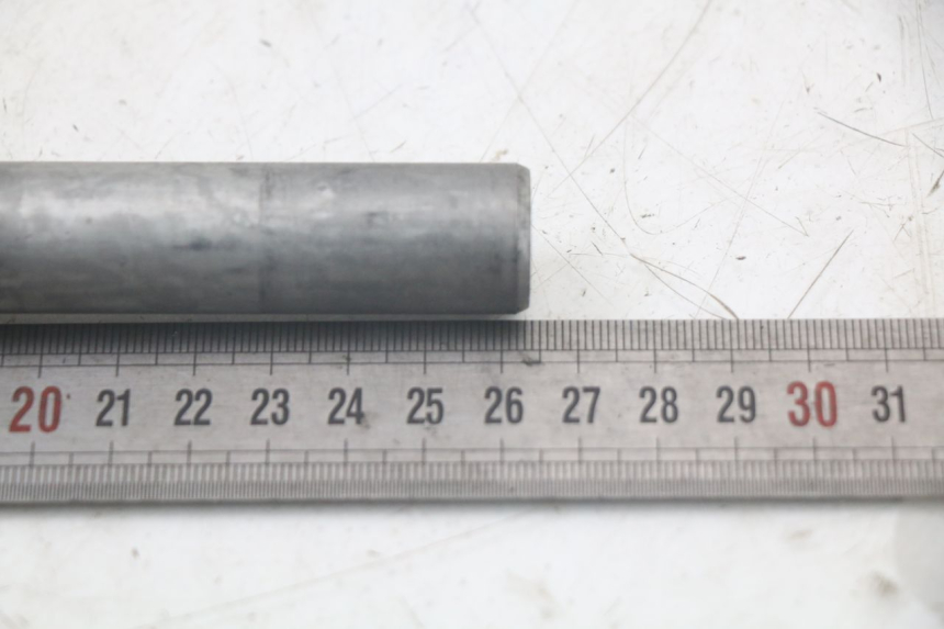 photo de AXE ROUE AVANT HONDA FJS SILVERWING SILVER WING 600 (2001 - 2010) - Zoom état d’usage