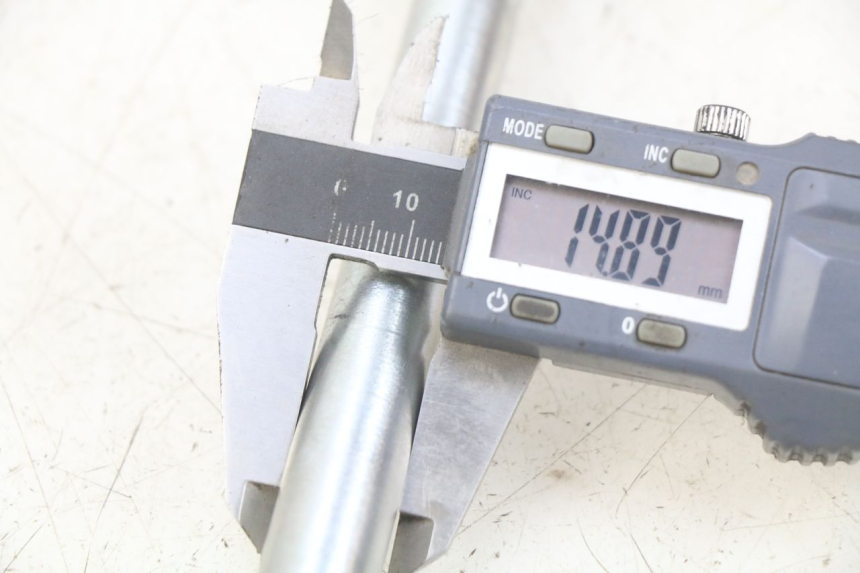 photo de AXE ROUE AVANT PIAGGIO FLY 4T 50 (2013 - 2017) - Zoom état d’usage