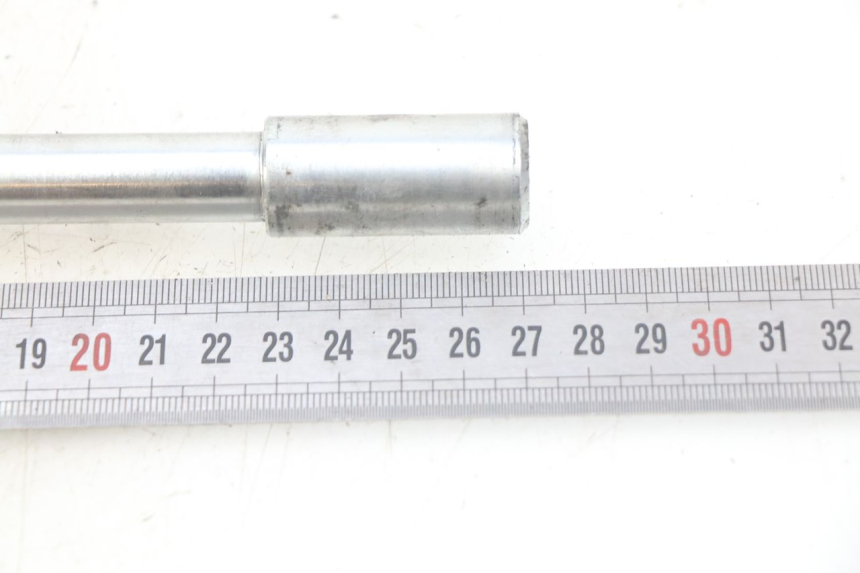 photo de AXE ROUE AVANT PIAGGIO FLY 4T 50 (2013 - 2017) - Autre angle de vue