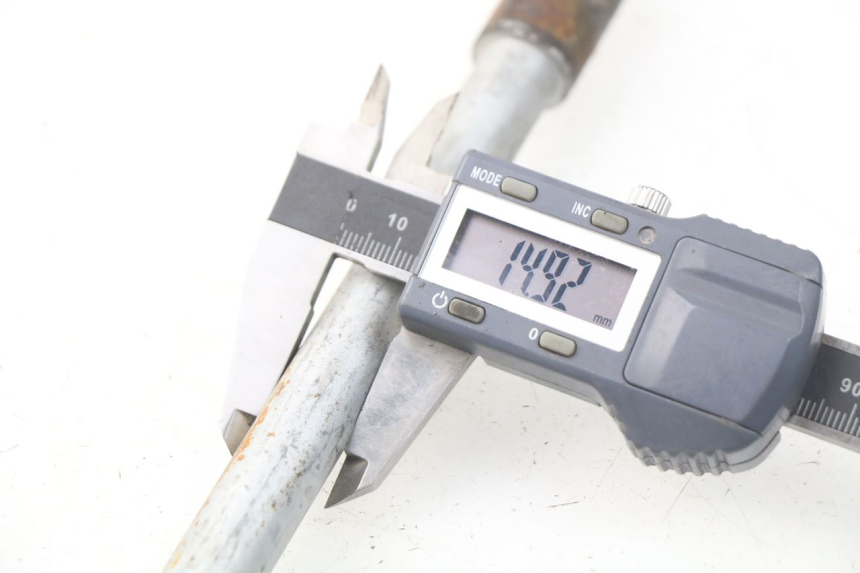 photo de AXE ROUE AVANT PIAGGIO FLY IE 125 (2012 - 2017) - Zoom état d’usage