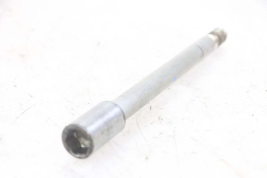 photo de AXE ROUE AVANT HONDA FORZA ABS 300 (2013 - 2017) - Vue d’ensemble