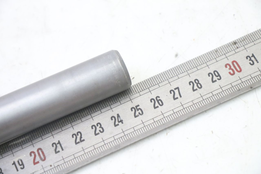 photo de AXE ROUE AVANT BMW G310 R 310 (2016 - 2020) - Autre angle de vue