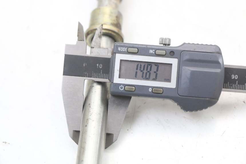 photo de AXE ROUE AVANT PEUGEOT GEOPOLIS RS 125 (2007 - 2009) - Vue d’ensemble