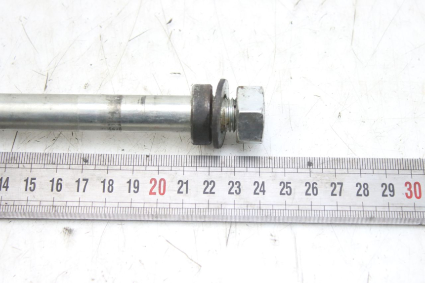 photo de AXE ROUE AVANT DERBI GPR 50 (2004 - 2009) - Autre angle de vue