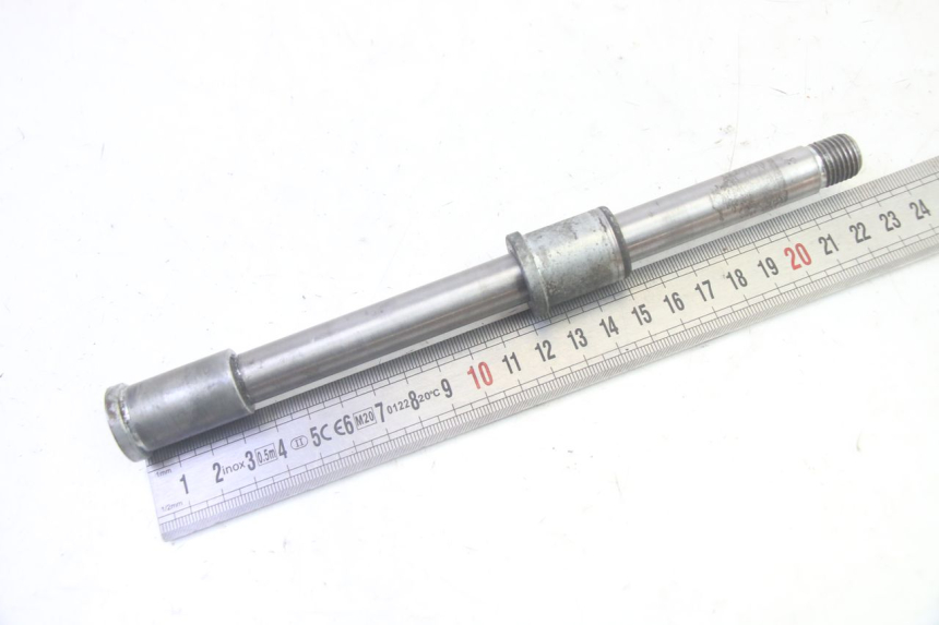 photo de AXE ROUE AVANT KAWASAKI GPZ RX 1000 (1986 - 1988) - Zoom état d’usage