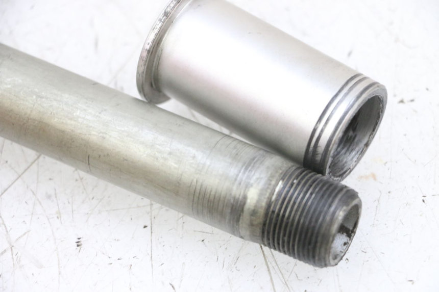 photo de AXE ROUE AVANT SUZUKI GSXR GSX-R 1000 (2003 - 2004) - Autre angle de vue