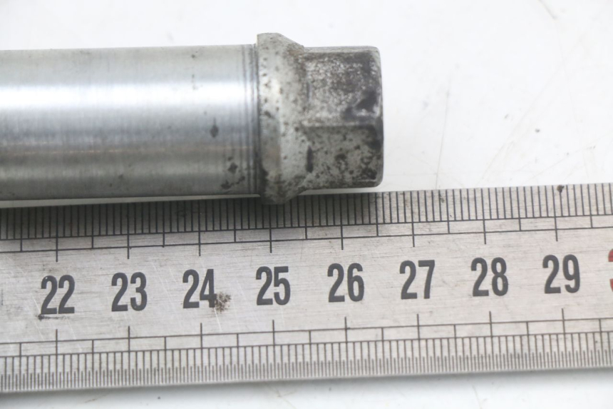 photo de AXE ROUE AVANT HYOSUNG GTR 125 (2006 - 2008) - Zoom état d’usage