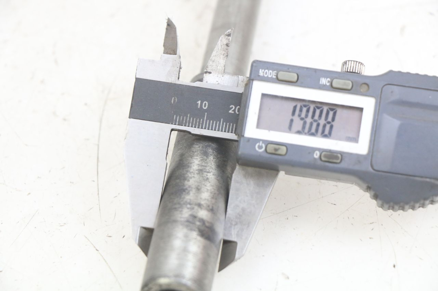 photo de AXE ROUE AVANT SYM GTS EFI 125 (2012 - 2016) - Autre angle de vue