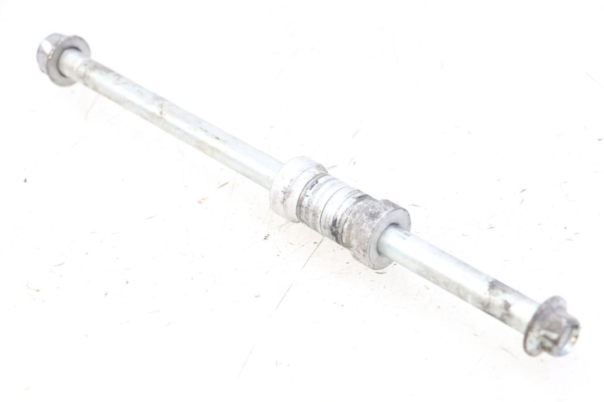photo de AXE ROUE AVANT HONDA FORZA 125 (2021 - 2025) - Gros plan technique