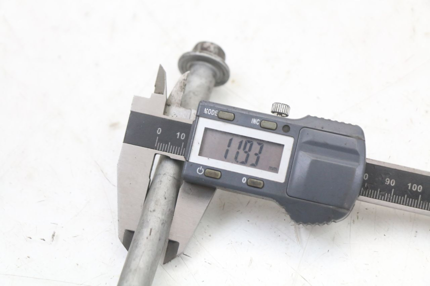 photo de AXE ROUE AVANT HONDA NES AROBASE 125 (2000 - 2003) - Gros plan technique