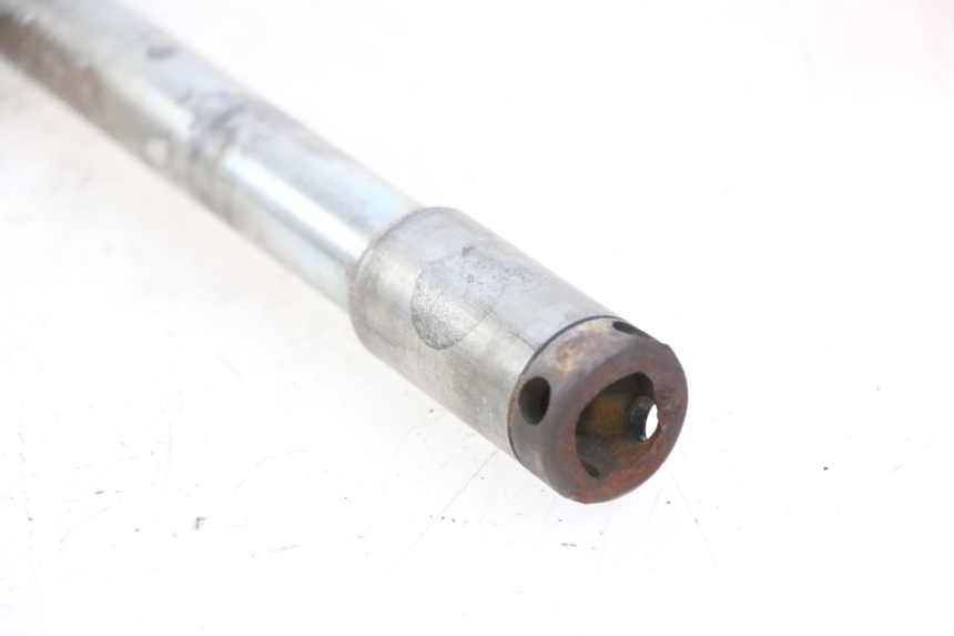 photo de AXE ROUE AVANT HONDA VT C2 SHADOW 750 (1997 - 2001) - Vue d’ensemble