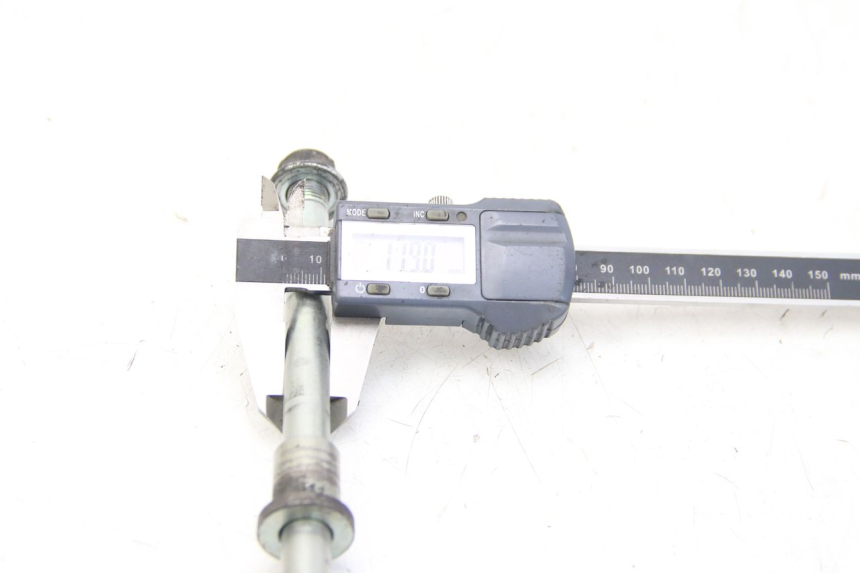 photo de AXE ROUE AVANT YAMAHA HW XENTER 125 (2011 - 2017) - Détail de la pièce