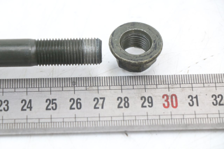 photo de AXE ROUE AVANT SYM JET 14 4T 50 (2018 - 2022) - Autre angle de vue