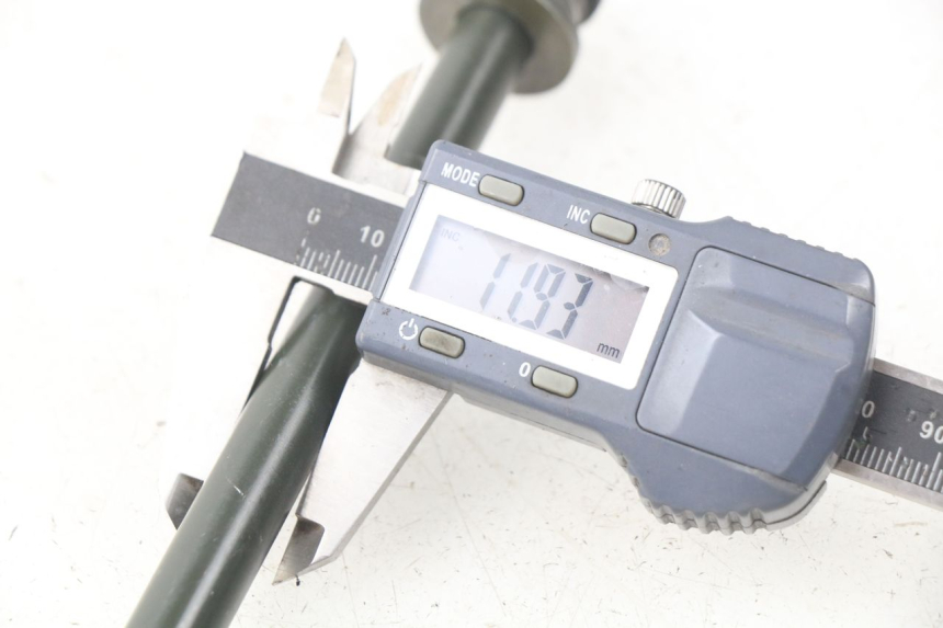 photo de AXE ROUE AVANT SYM JET 4 4T 50 (2018 - 2021) - Autre angle de vue