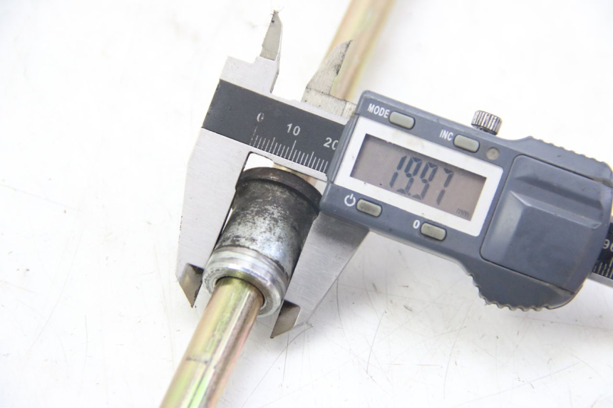 photo de AXE ROUE AVANT SYM JET EURO X 2T 50 (2003 - 2007) - Zoom état d’usage